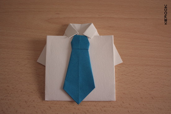 Biglietto origami con camicia e cravatta